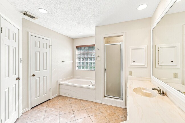 Building Photo - 4422 Egret Dr