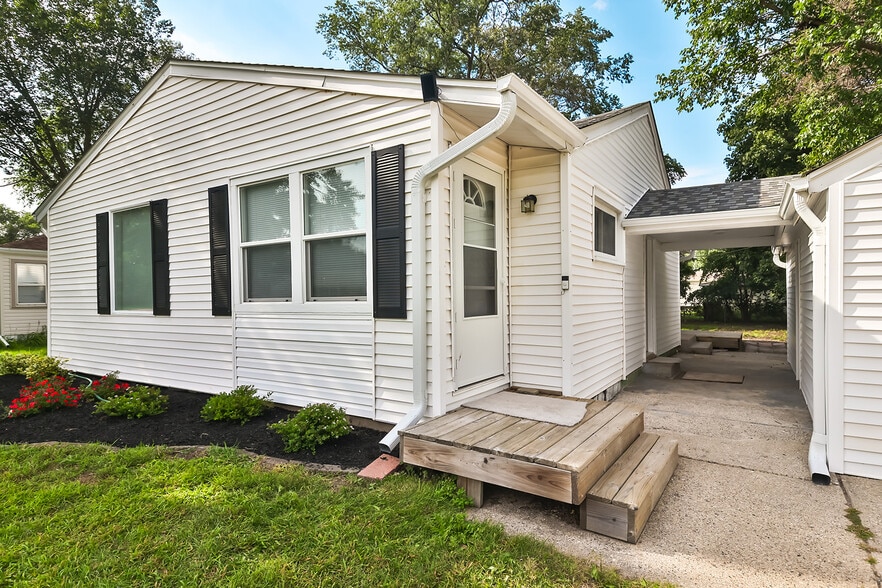 Building Photo - 230 Winona Dr