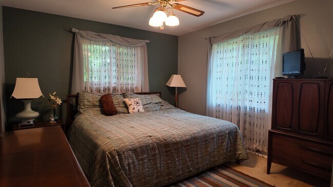 Building Photo - Charming 3-Bed Madeira Schools Home