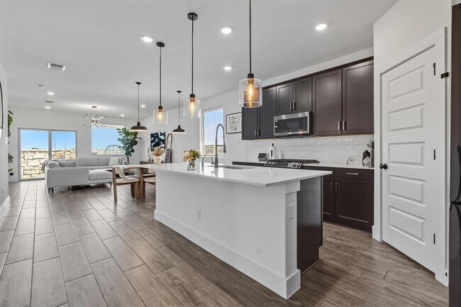 Building Photo - 905 Gray Fox Lp