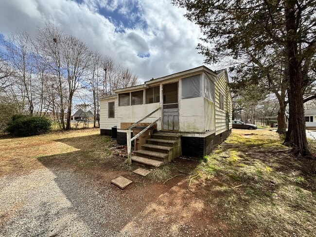 Building Photo - 2/1 located in Shelby, NC (currently worki...