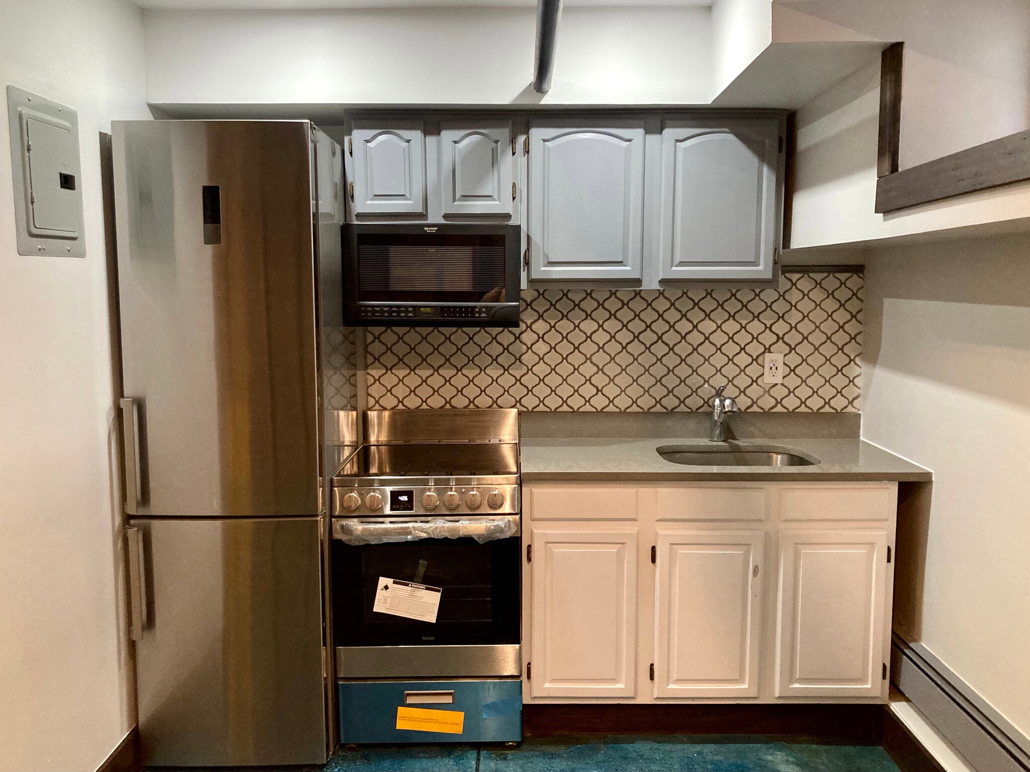 Private kitchen - 1071 Greene Ave