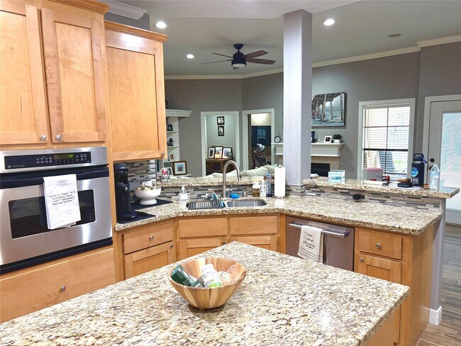 Building Photo - 3202 Pine Chase Dr
