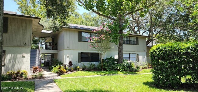 Primary Photo - 3 Castania Ct