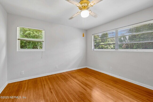 Building Photo - 3904 Via De La Reina