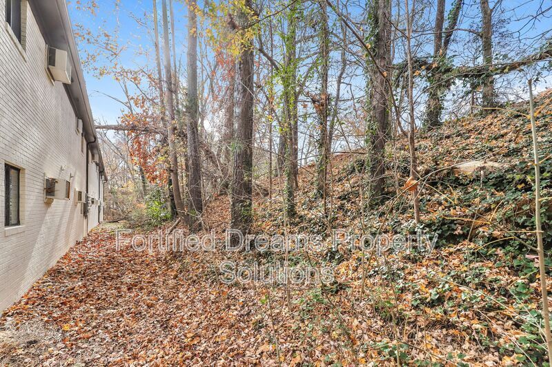 Building Photo - 201 Leisure Time Ln