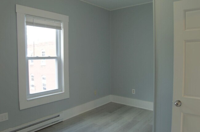 Building Photo - 105 Clarendon St
