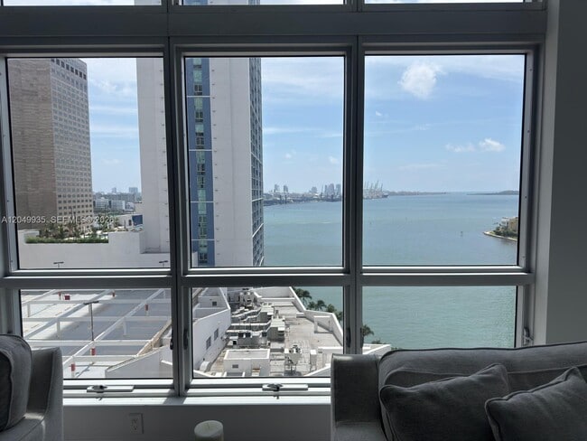 Building Photo - 300 S Biscayne Blvd