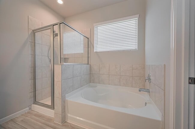 Building Photo - 101 Eliana Shores Dr