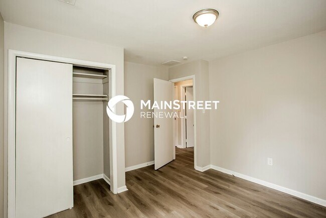 Building Photo - 3 Bedroom Pet-Friendly Home in Indianapolis, IN with Main Street Renewal
