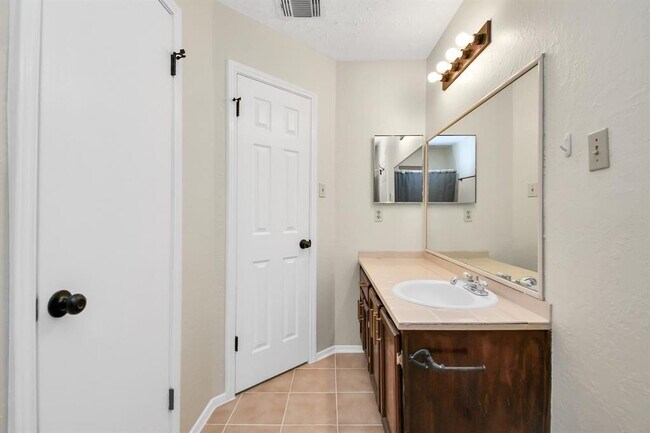 Building Photo - 17107 Amber Ridge Dr