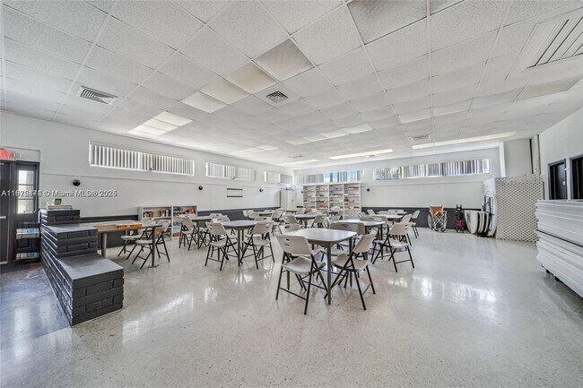 Building Photo - 800 SW 10th Terrace
