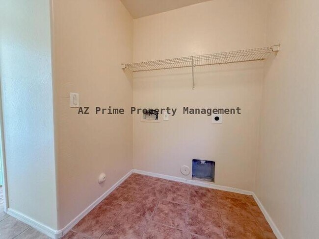 Building Photo - 24016 N Oasis Blvd