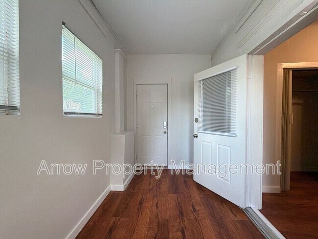 Building Photo - 1215 Peach St