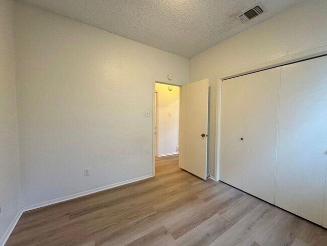 Building Photo - Charming 2/2 condo in Westcreek Landing!