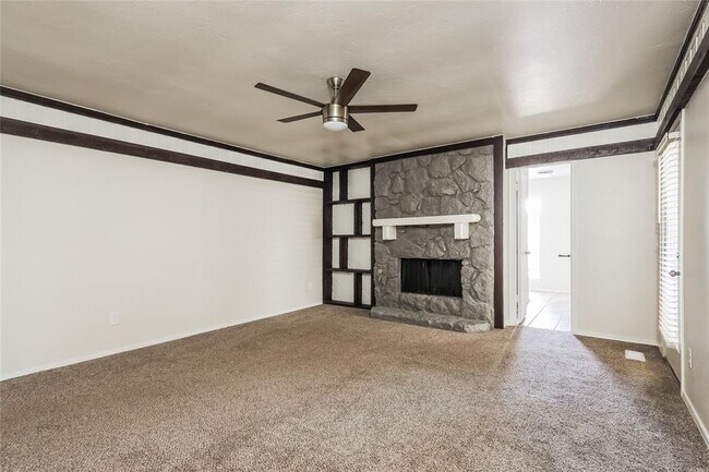 Building Photo - 8829 Parkridge Dr