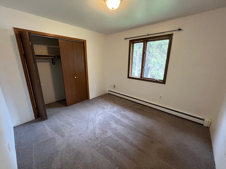 Building Photo - 615 Ginko Rd