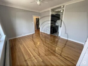 Building Photo - 1 bedroom in CHICAGO IL 60626