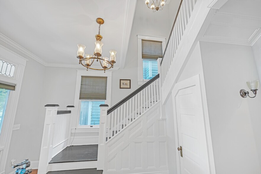 Building Photo - 312 N 5th Ave