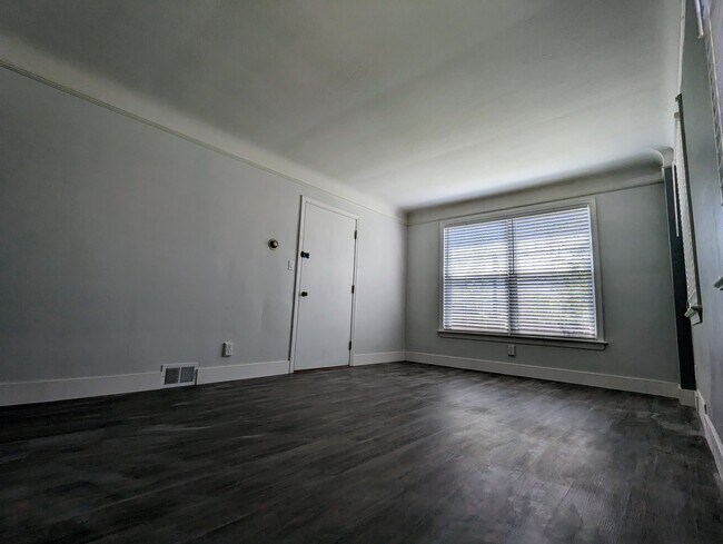 Building Photo - 4009 Washington Blvd