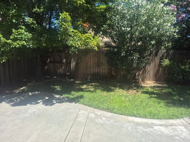 Building Photo - 5343 Dunlay Dr