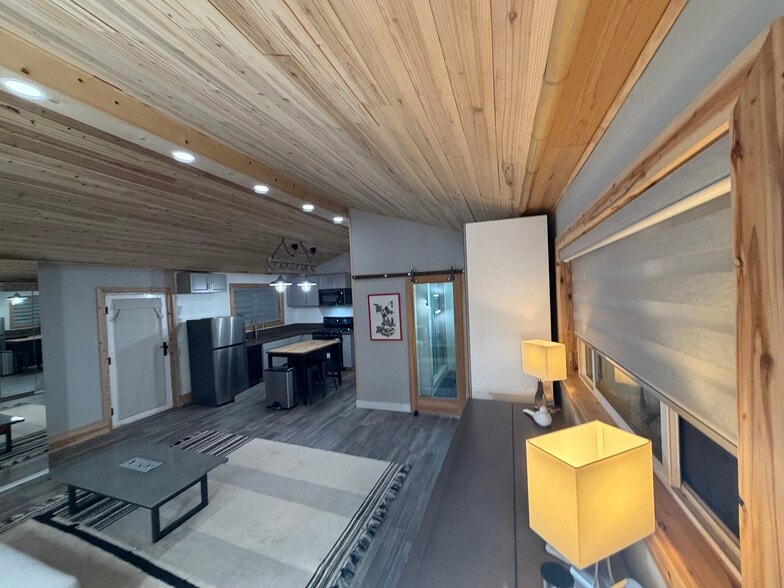 Building Photo - 7711 Owensmouth Ave