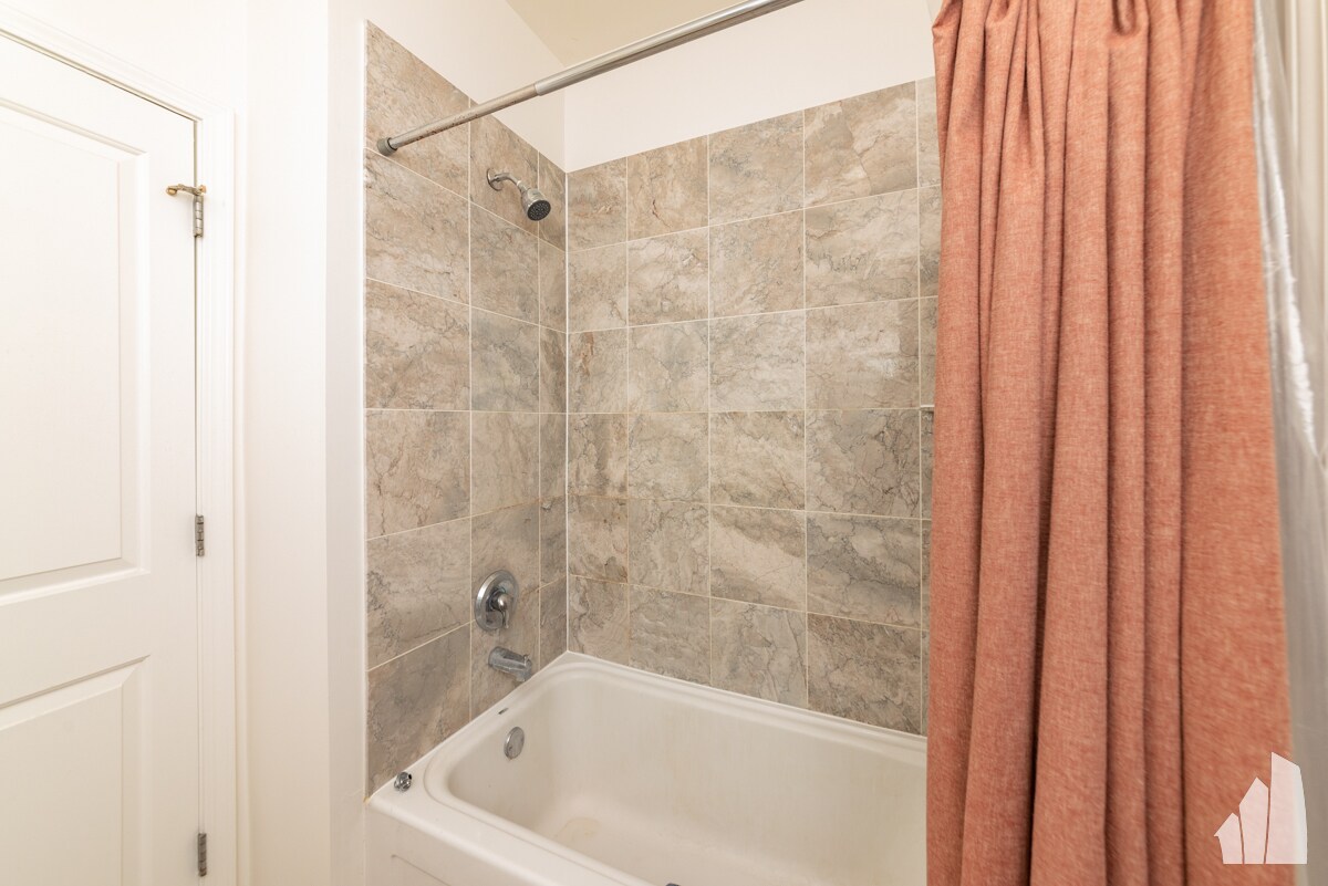 Building Photo - 1464 S Michigan Ave