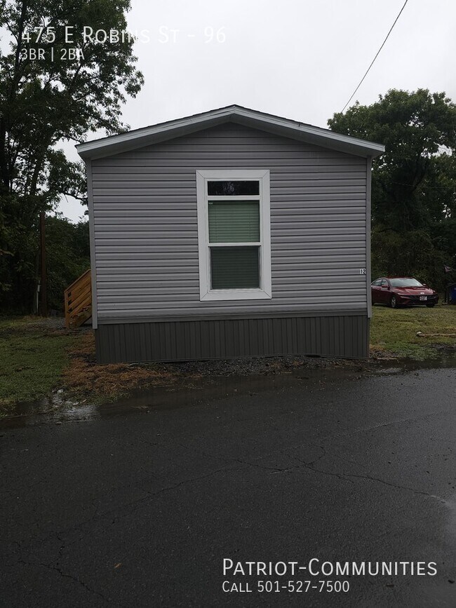 Building Photo - 475 E Robins St