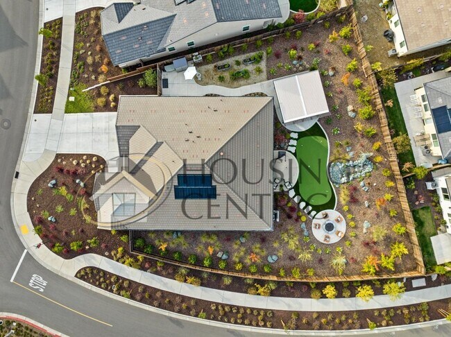 Building Photo - STUNNING Single Story Home with a Resort Style Backyard!