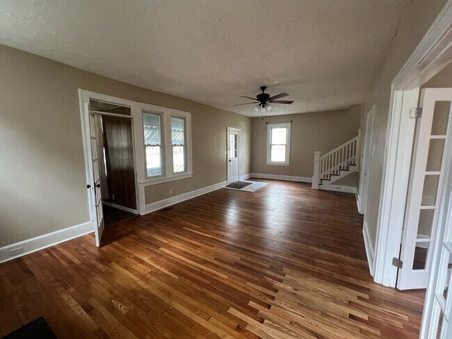 Building Photo - 1414 W Main St