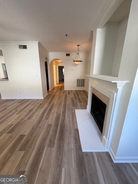 Building Photo - 245 Amal Dr SW