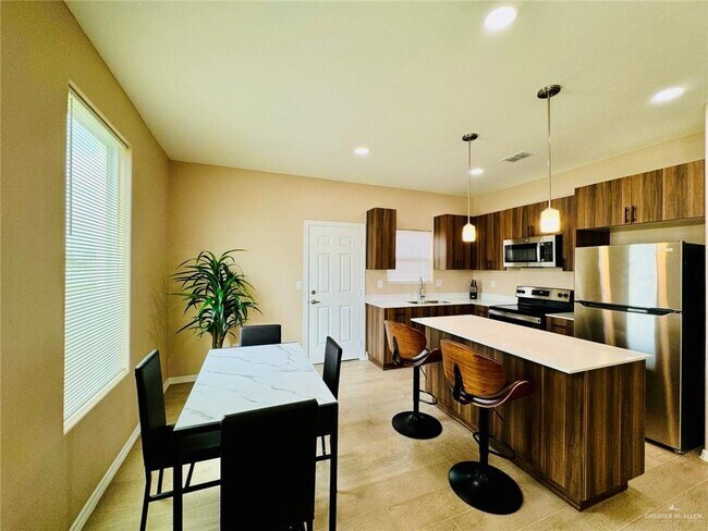 Building Photo - 17 W Driftwood St