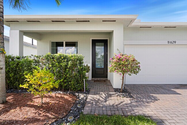 Building Photo - 11629 SW Lyra Dr.