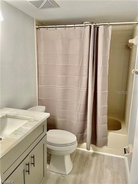 Building Photo - 5650 Trailwinds Dr