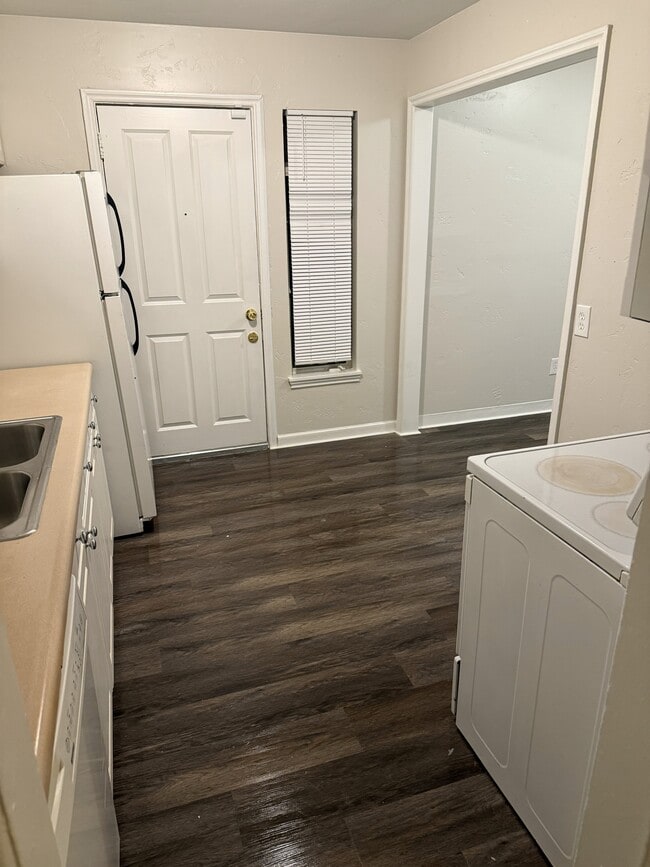 Building Photo - 2025 Emporia St