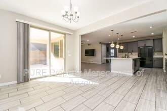 Building Photo - 513 E Yellowstone Pl