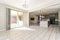 Building Photo - 513 E Yellowstone Pl