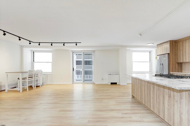 Building Photo - 101 S Plaza Pl