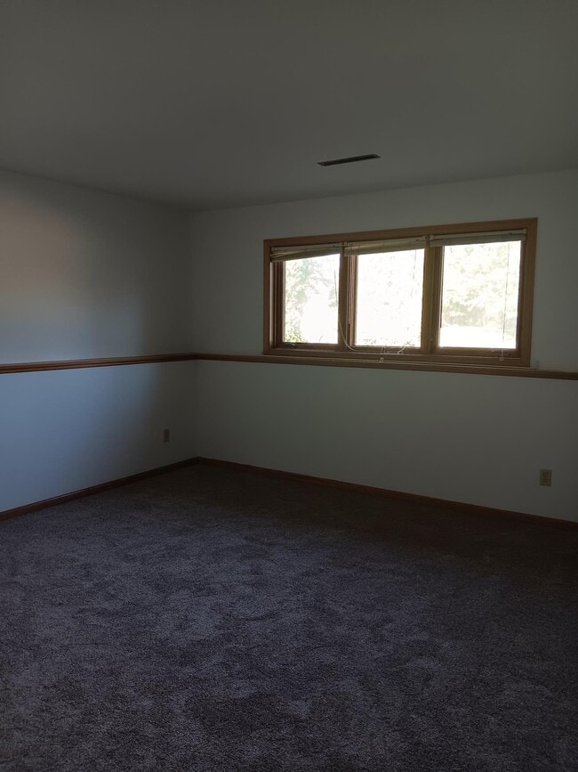 Building Photo - 2651 Stanbrook St