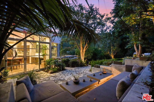 Building Photo - 7700 Willow Glen Rd
