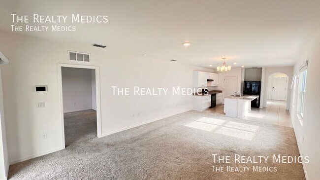 Building Photo - 522 Armoyan Wy