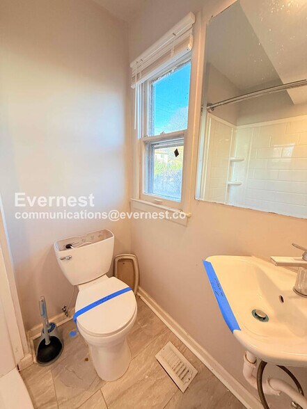 Building Photo - 19148 Hilton Dr