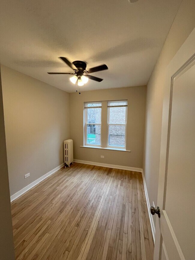 Building Photo - Mozart