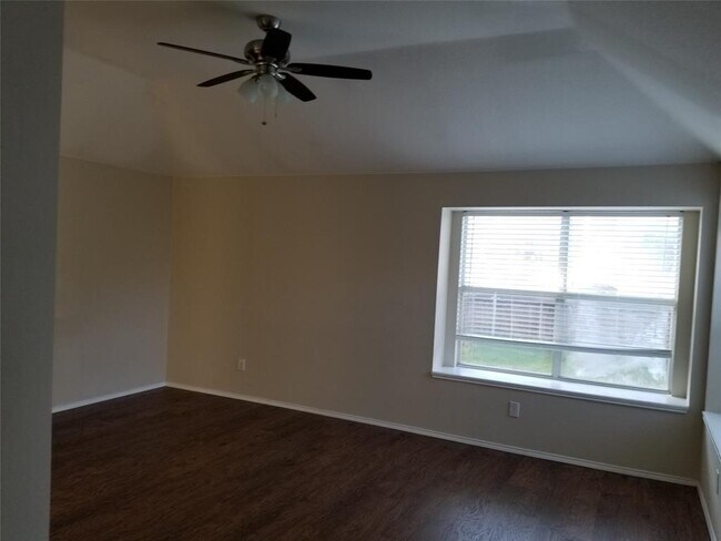 Building Photo - 2809 Hollow Ridge Dr