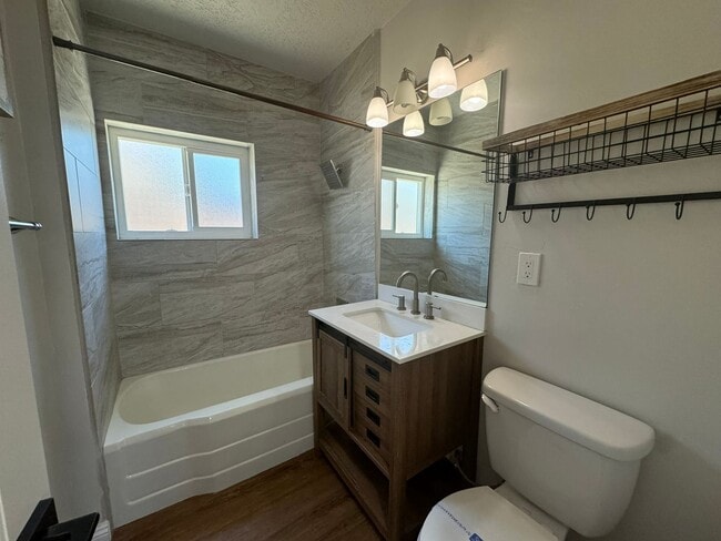 Building Photo - 3BR/2BA HOME available NOW in FLETCHER PAR...