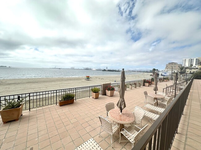 Building Photo - Alamitos Beach Ocean Front 1 Bedroom Condo