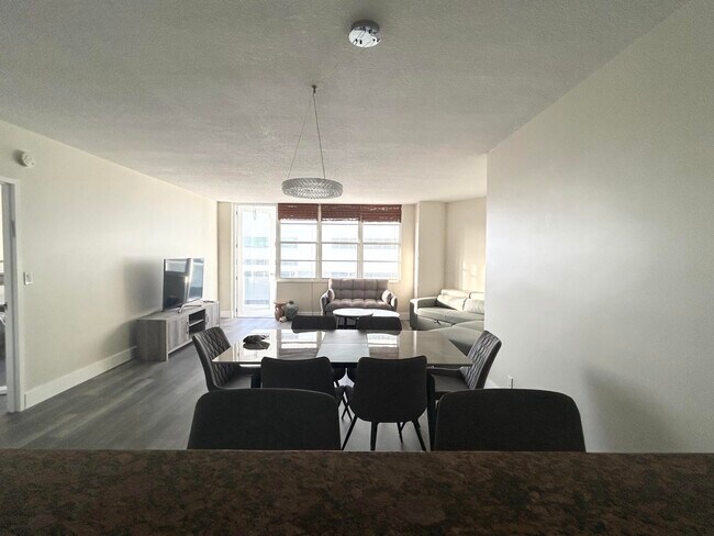 Building Photo - 3725 S Ocean Dr