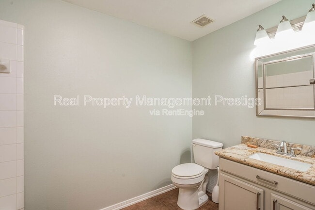 Building Photo - 1719 Village Townhome Dr