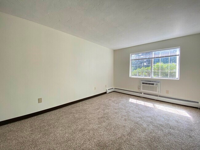 Building Photo - 379 Huse Rd