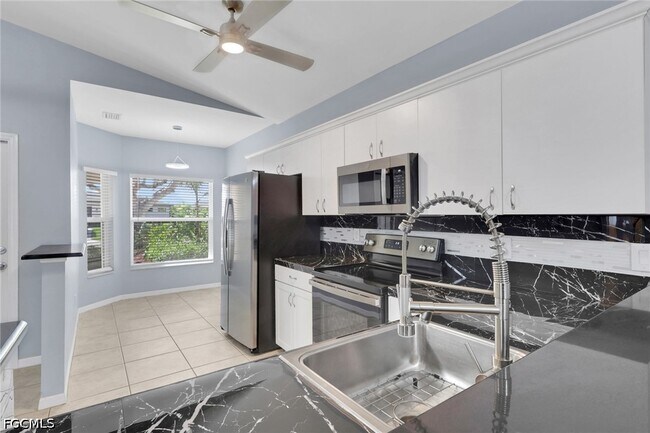 Building Photo - 5013 SW 16th Pl